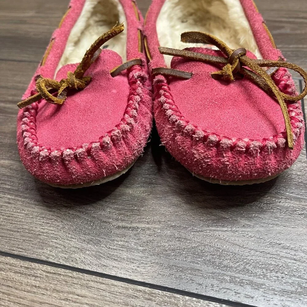Minnetonka Cassie Moc Slippers Girls Size‎ 1 Pink Suede Leather Faux Fur Lining